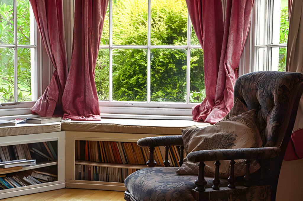 How to Hang Curtains on a Bay Window
