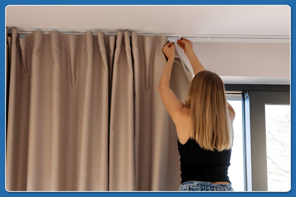 How to Perfectly Hang Curtains in Your Apartment-Decoreloquent